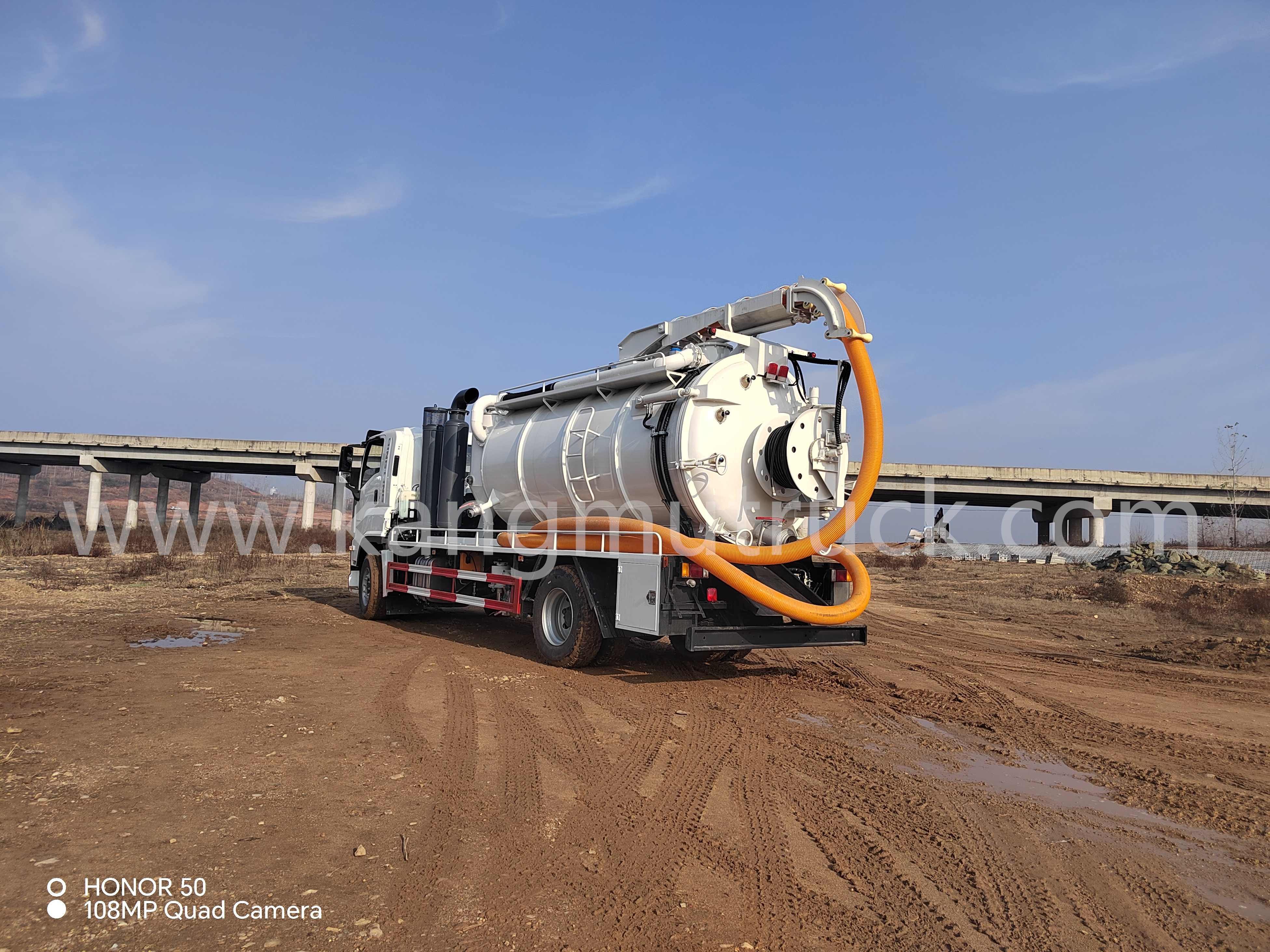 Isuzu Combi Suction And Jetting Truck(With Sewage Circulation System)
