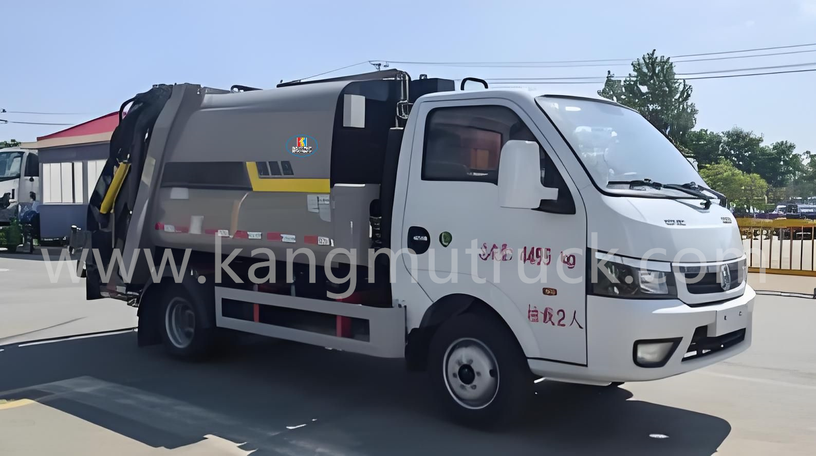 Dongfeng Tuyi 5Cbm Wheelbase 2800MM Compression Garbage Truck