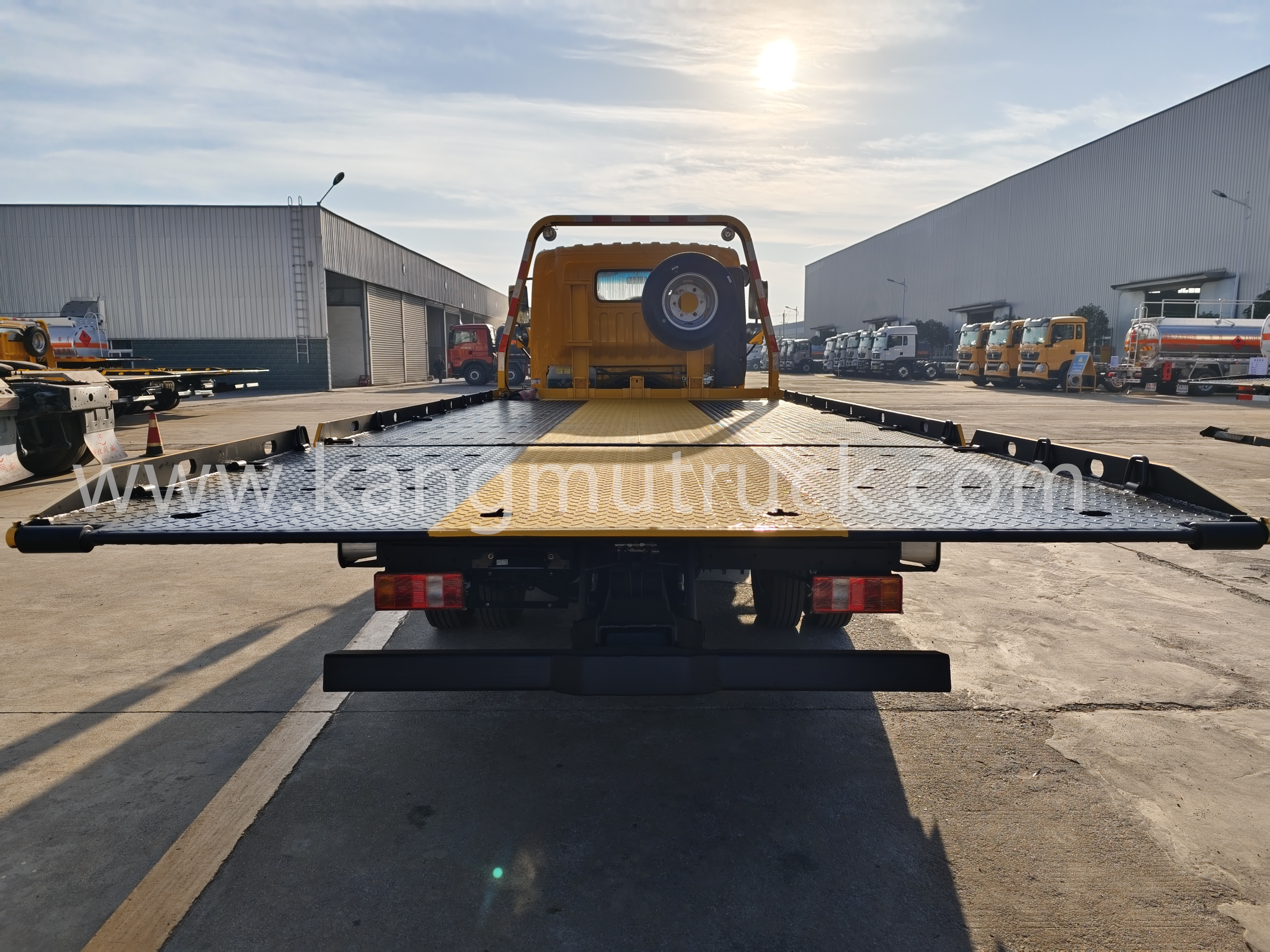 Howo 140hp Heavy Duty Wrecker Recovery Truck Truck Flat Bed Sled Bed Tow Truck