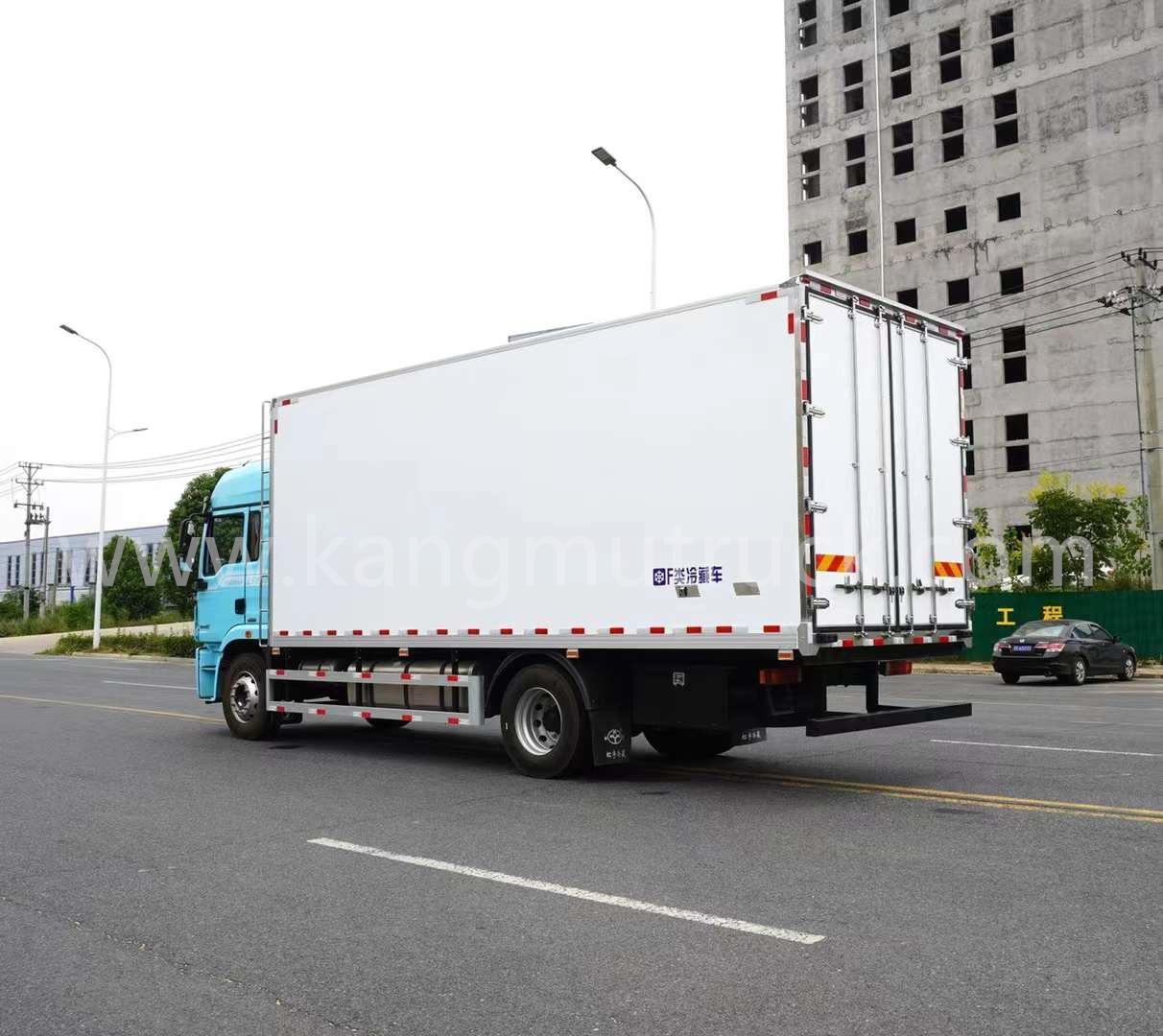 Shacman 6.8m 270hp 냉장 트럭 
