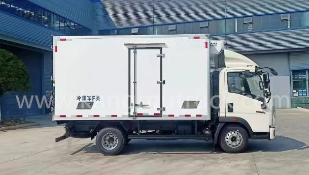 HOWO 4.2M 160HP Refrigerated Truck