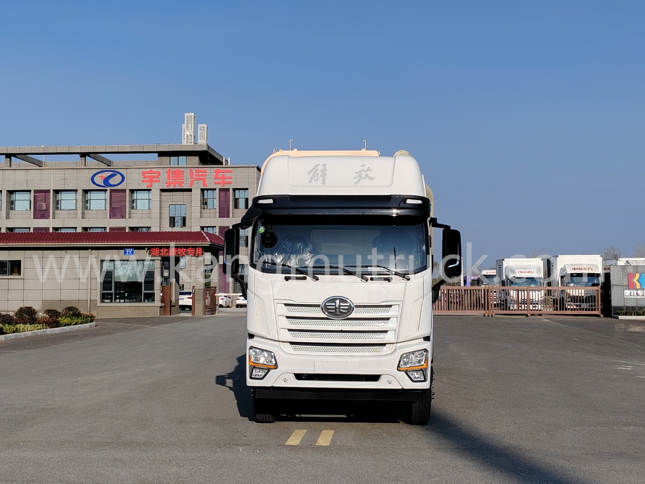 FAW Jiefang Yuchai 400HP 8x4 Bulk Feed Truck