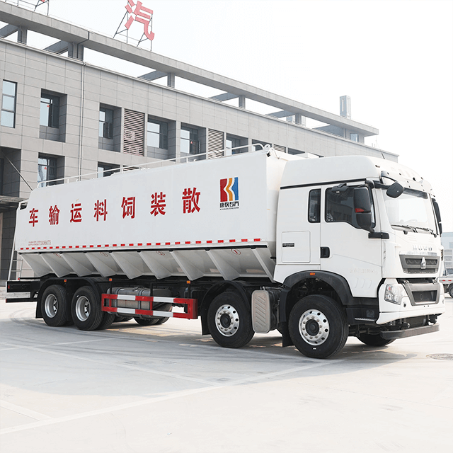 Sinotruck Howo 8x4 34CBM tovornjak z žitom v razsutem stanju za dostavo zrnja