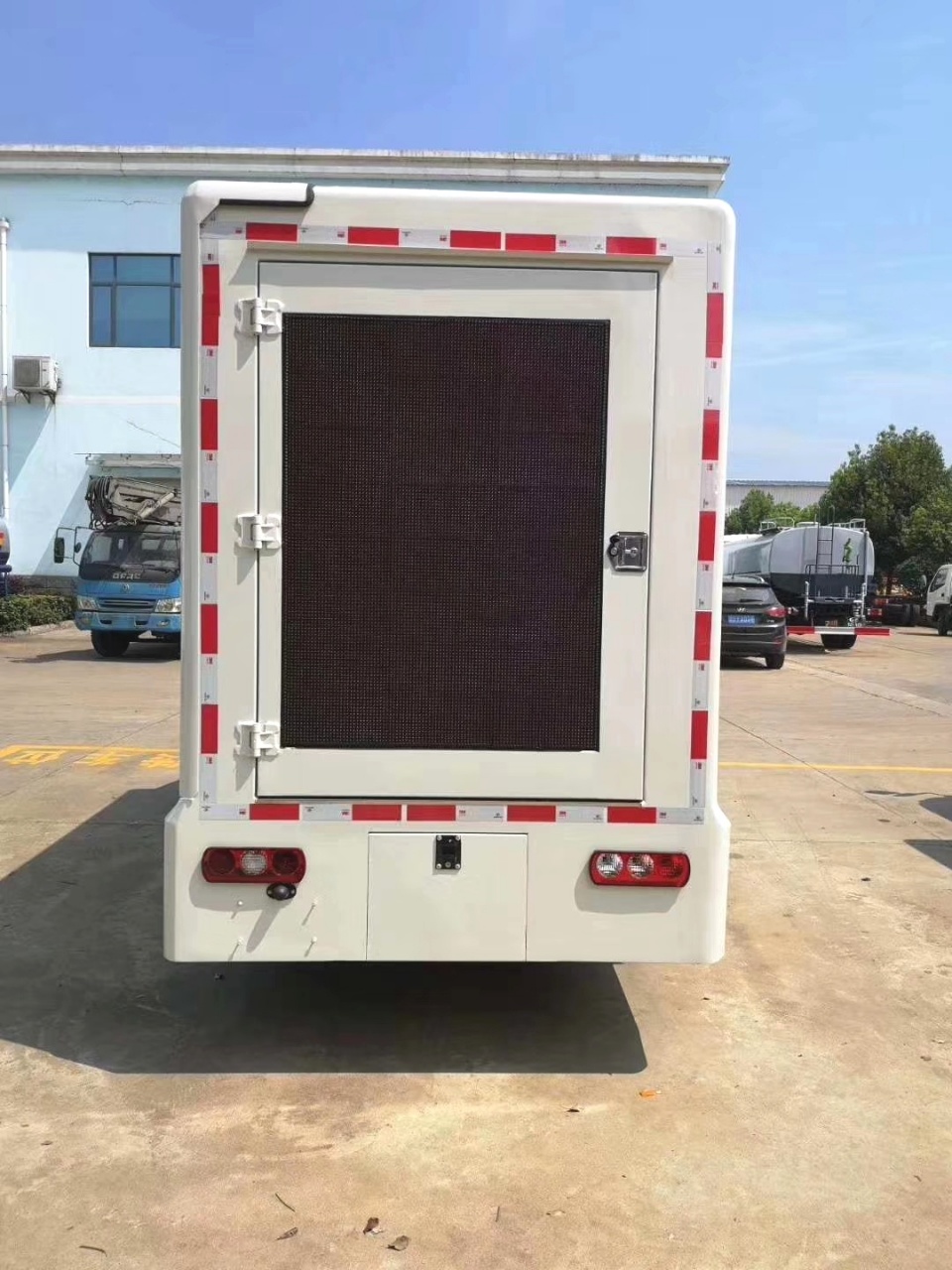 Advertising LED Screen Truck with Stage
