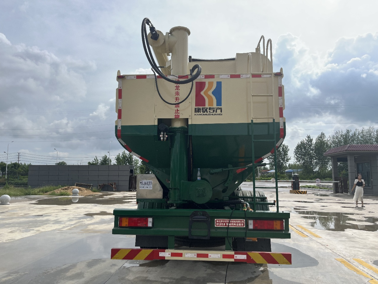 FAW 8x4 350HP Hromadné krmivové obilí 