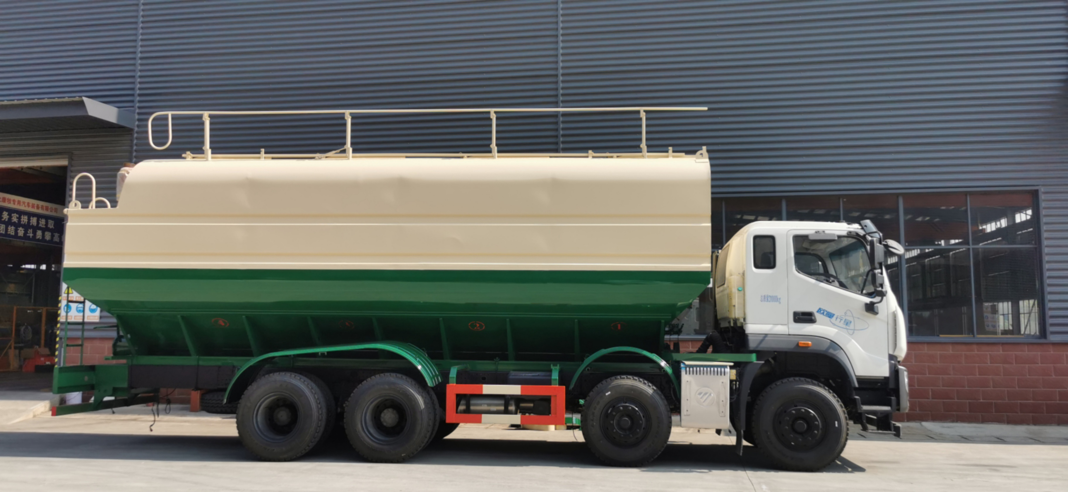 FOTON 8x4 Hromadné krmivo zrna