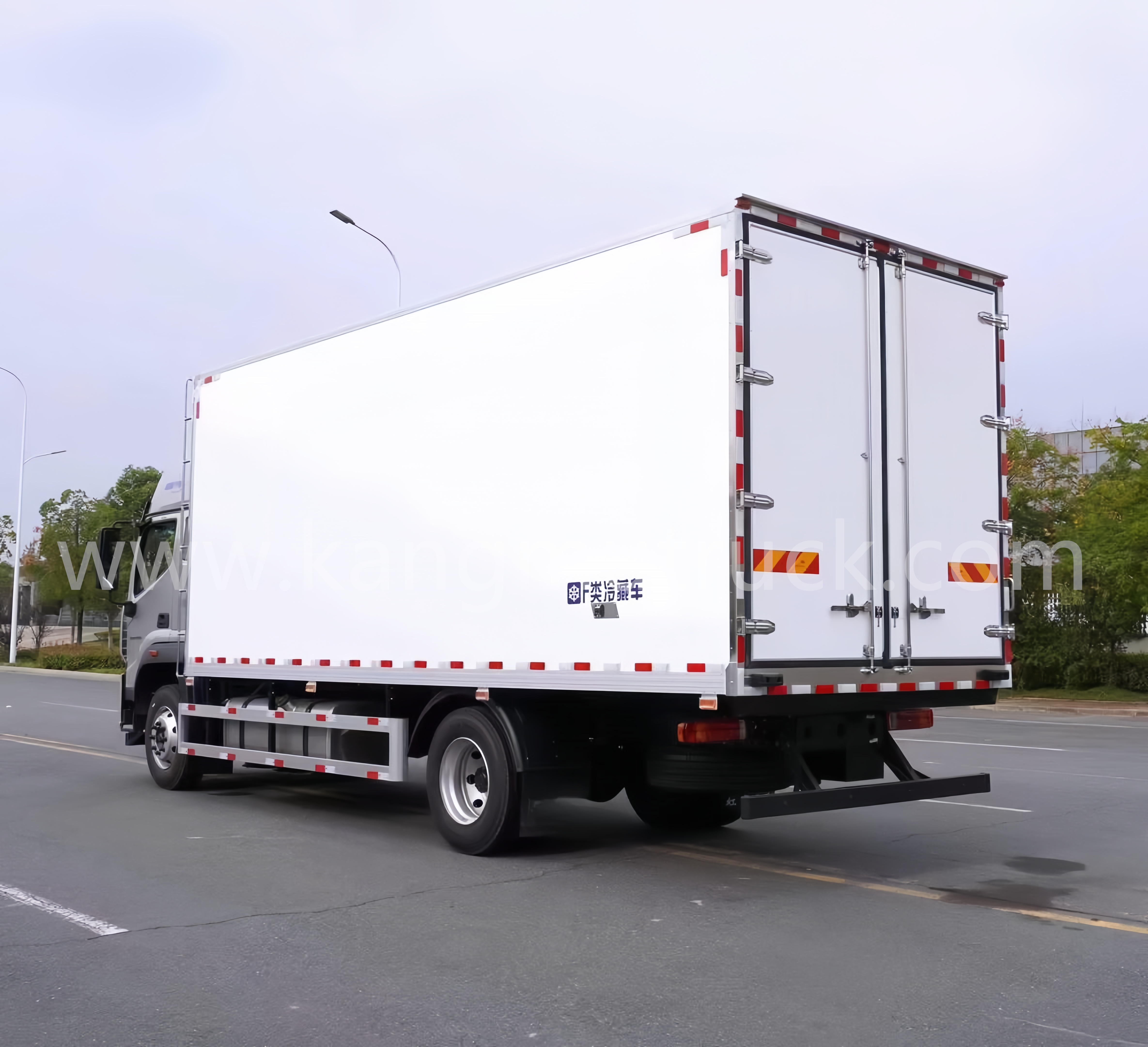 FOTON 6.8M 300HP Refrigerated Truck 