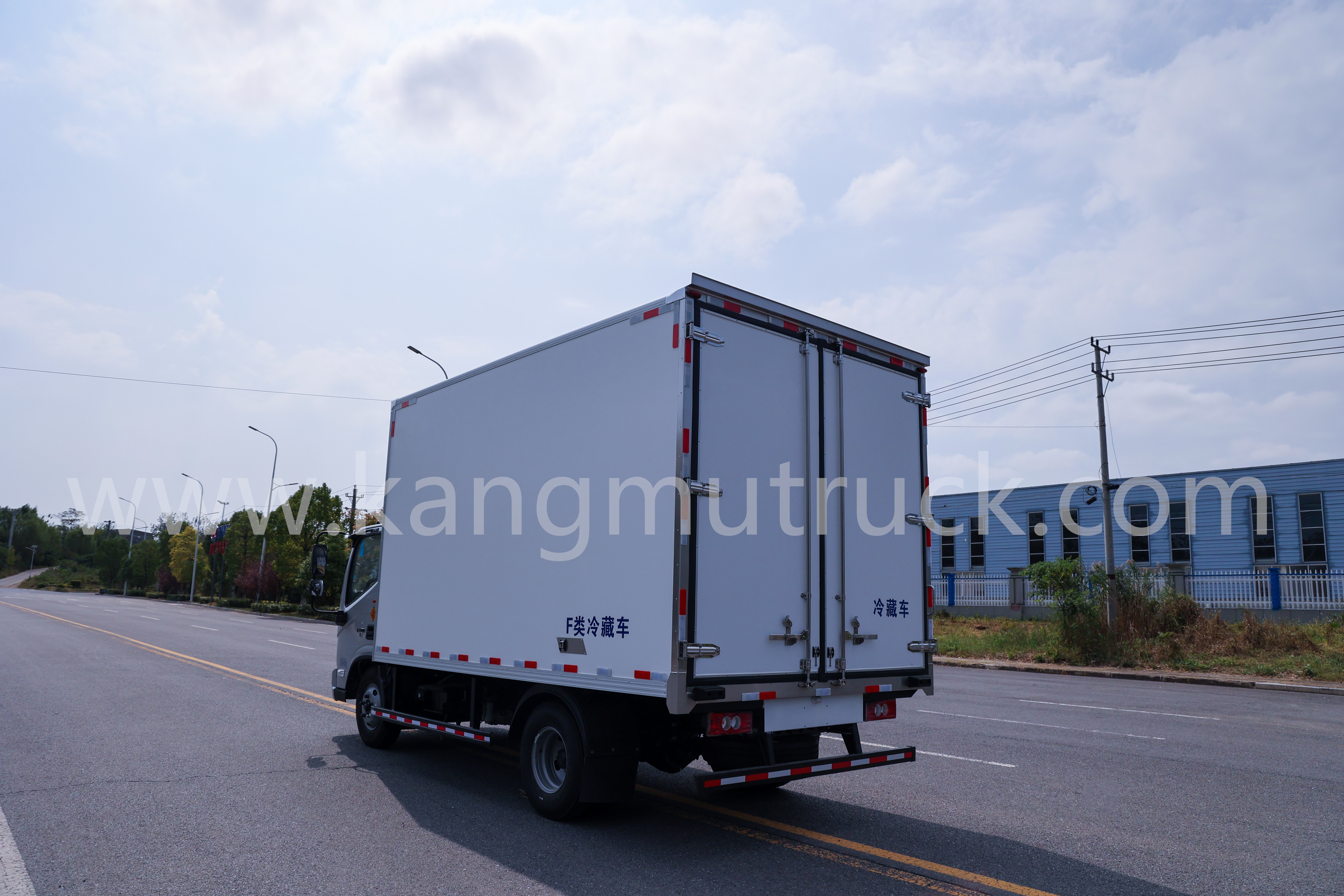 FOTON 4.2M 158HP CUMMINS ENGINE STOREATED TRURN