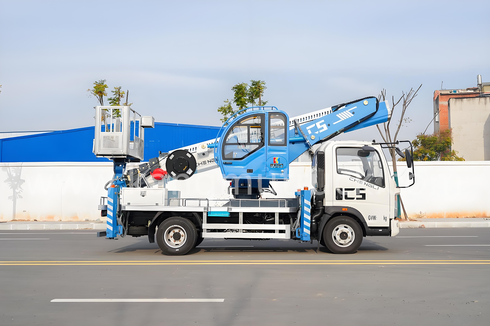 Sinotruk HOWO 28-m Aerial Lift Truck