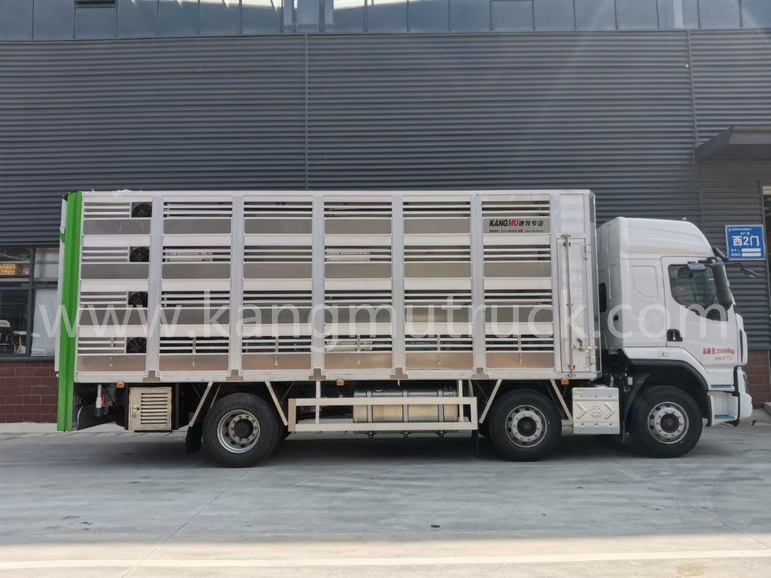 Dongfeng Aluminum 3 Axles Livestock And Poultry Transport Truck (290HP)