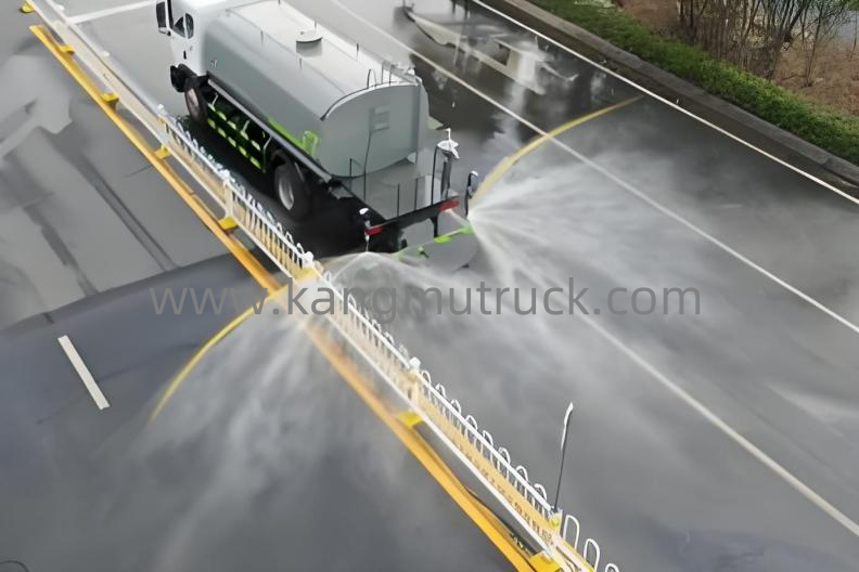 Dongfeng Furuka Yunnei 126Hp ឡានបាញ់ថ្នាំបាញ់ថ្នាំ 5CBM