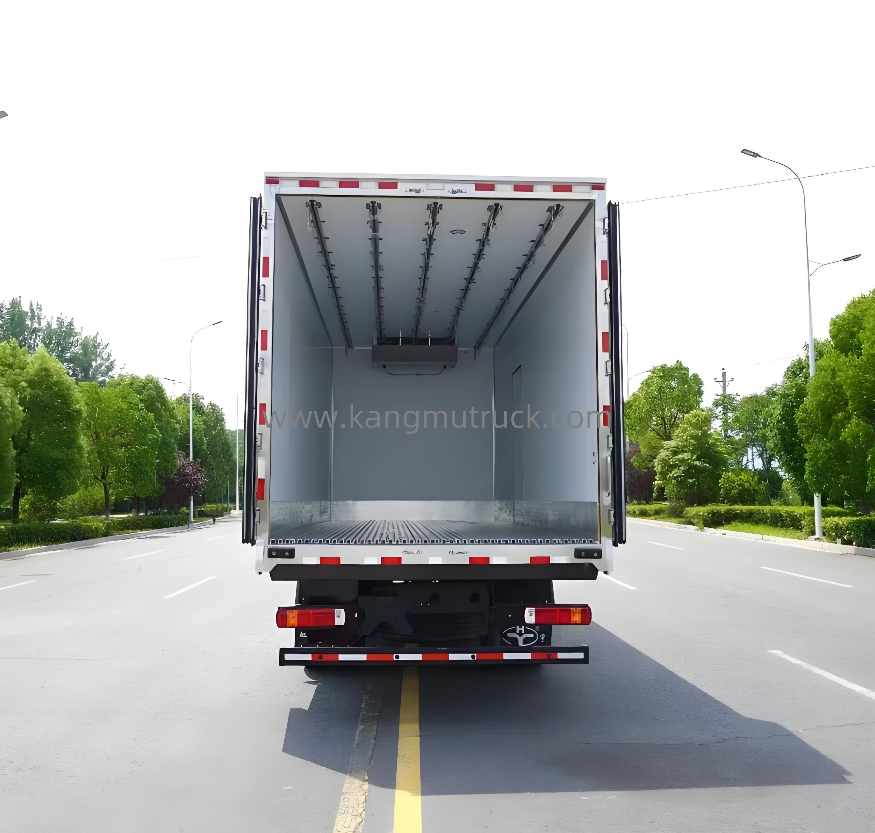 Qingling Isuzu 100P Meat Hook Refrigerated Truck
