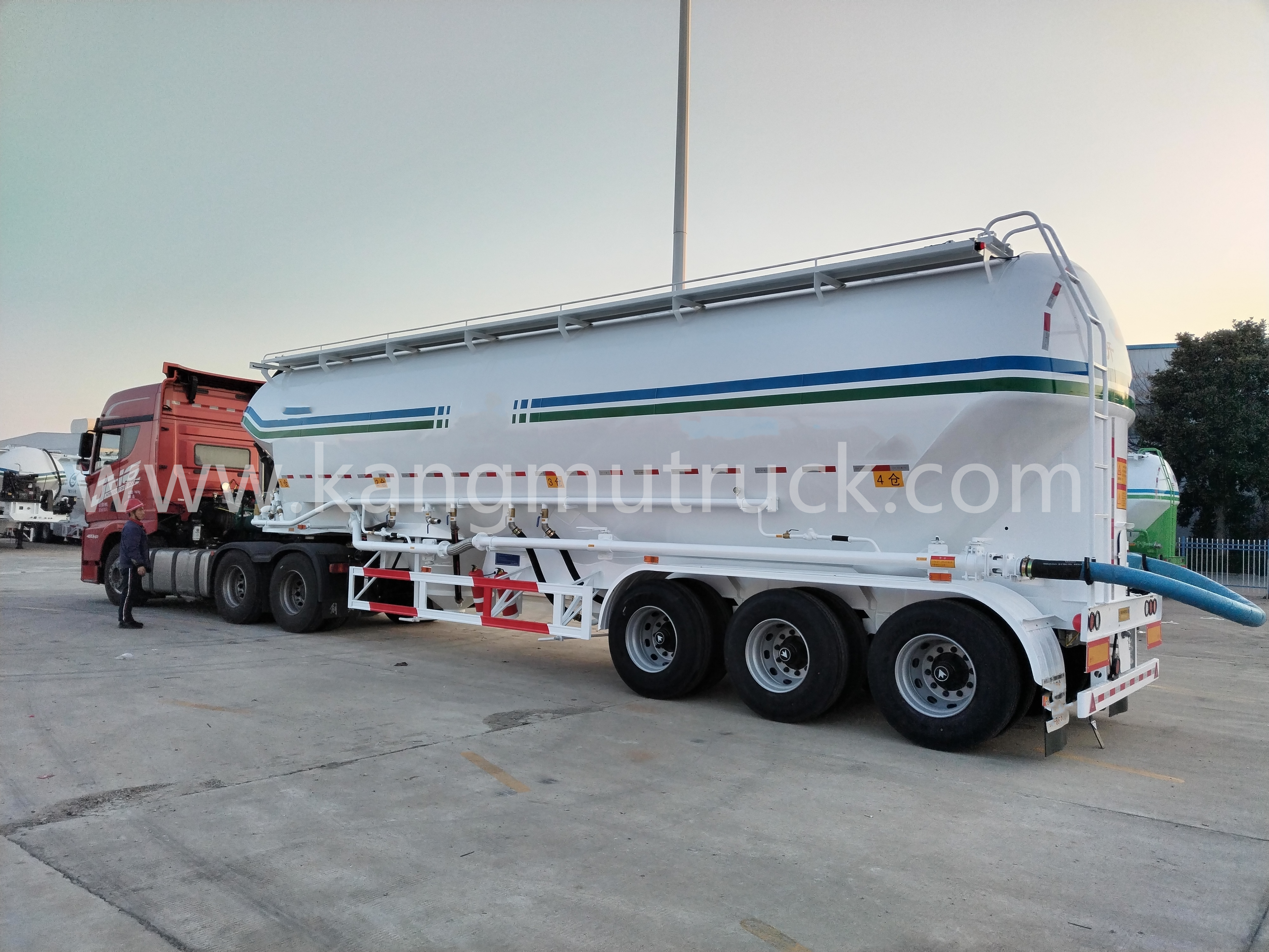 Hubei Kangmu Bulk Feed Transport Semi Trailer (Pneumatic Discharge)
