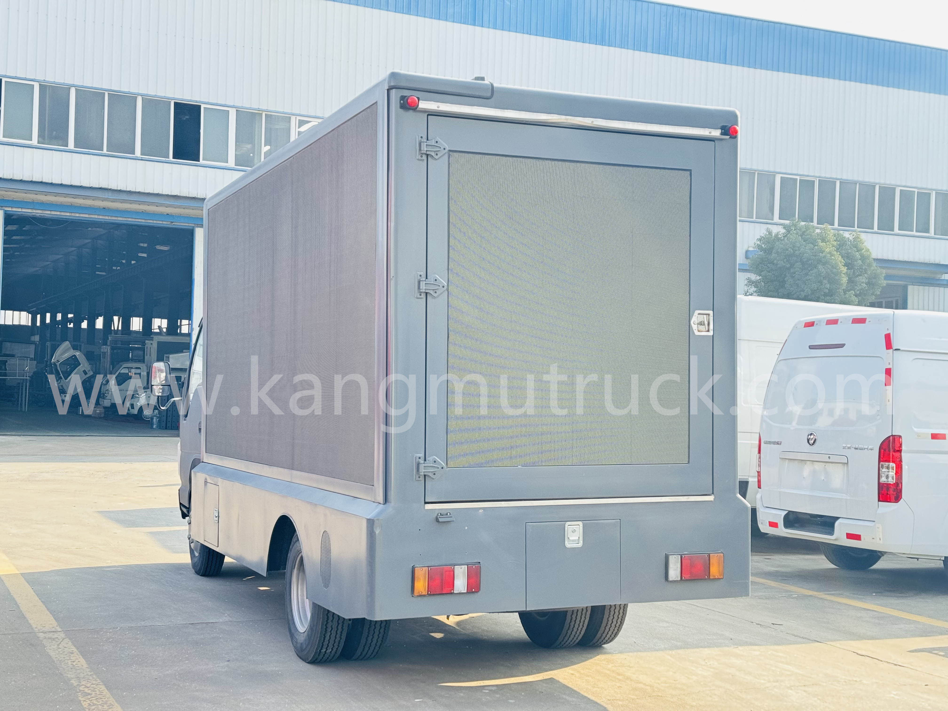 Isuzu 4x2 P4 lori LED