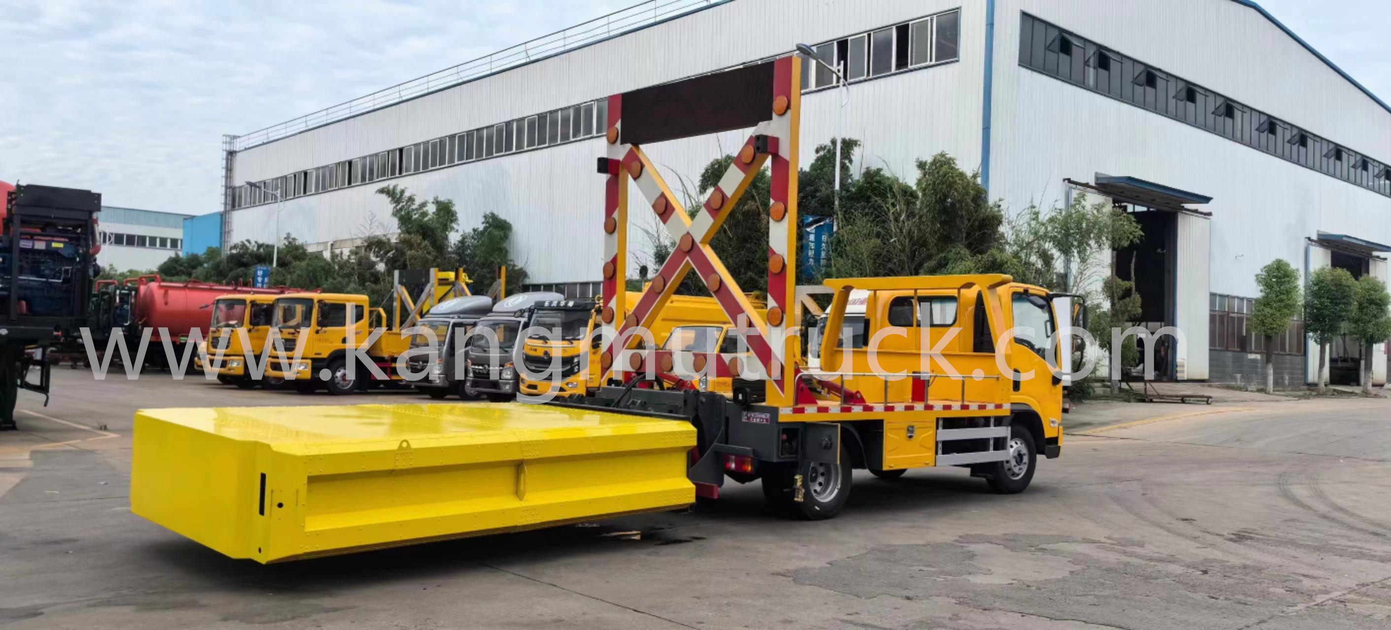 Howo Anti-Colision Buffer Truck