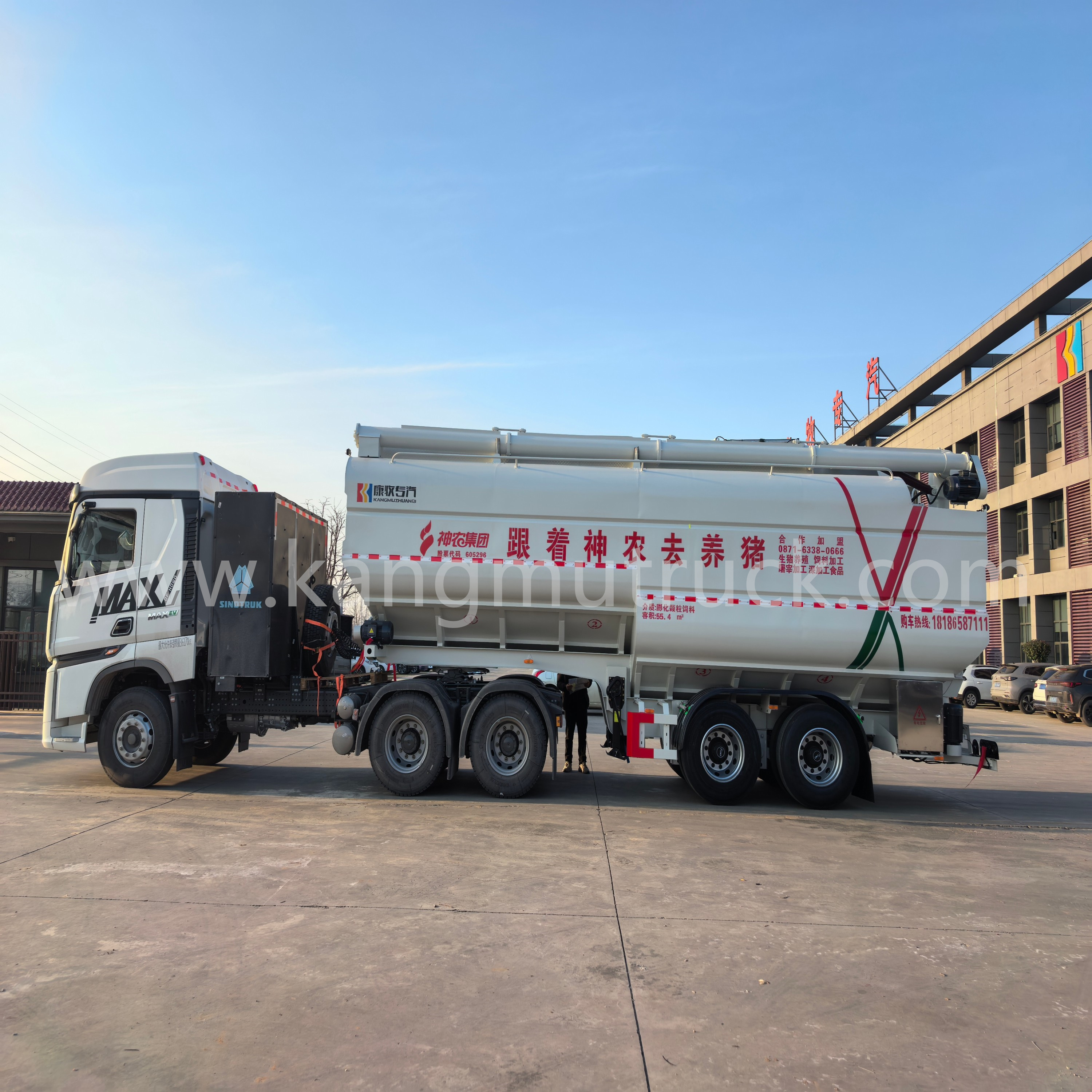 High-End 55cbm 2 Axles Carbon Steel And Aluminium Alloy Feed Trailer