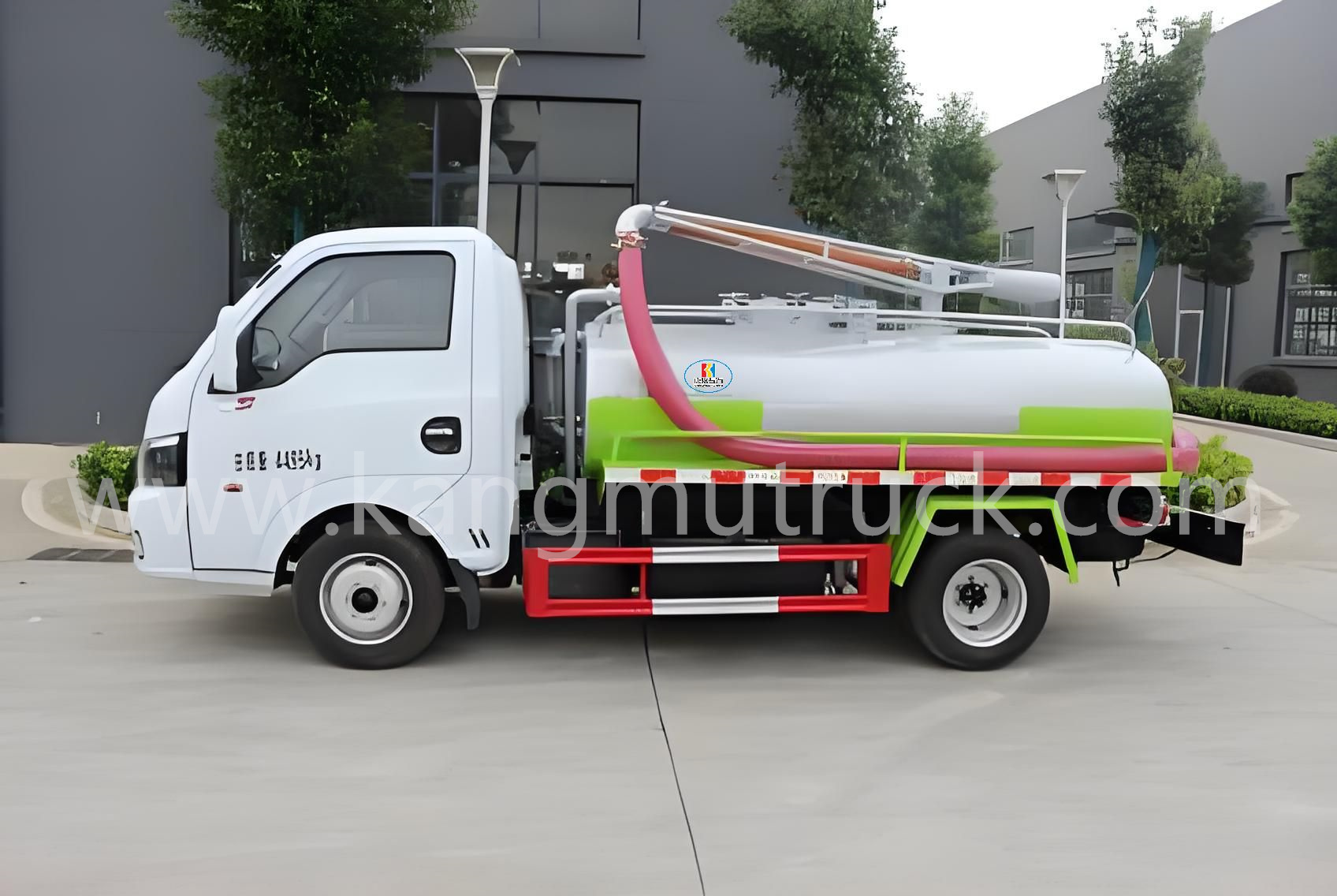 Dongfeng Tuyi 2.5 CBM Cesspit Emptier And Suction Truck 