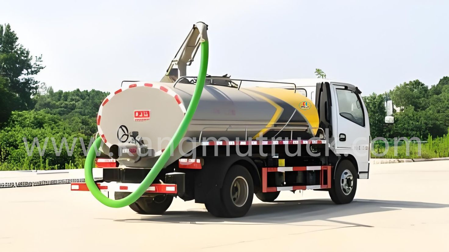 Dongfeng Dolika 5CBM Cesspit Emptier And Suction Truck