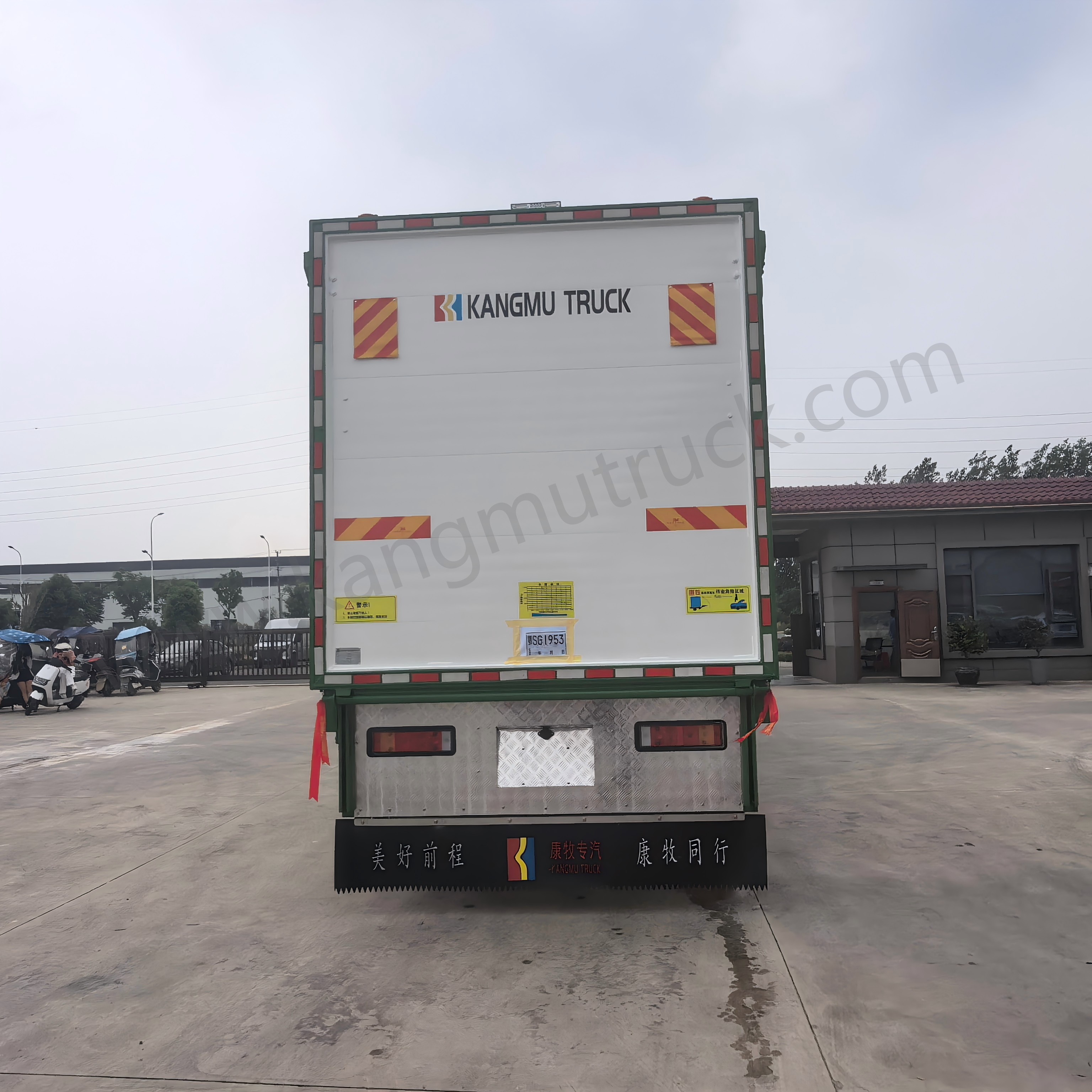 DONGFENG 8X4 LIVESTOCK TRANSPORT TRUCK
