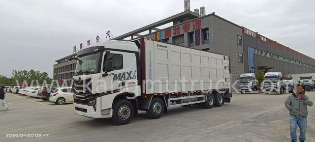 SINOTRUK 8X4 LIVESTOCK TRANSPORT TRUCK