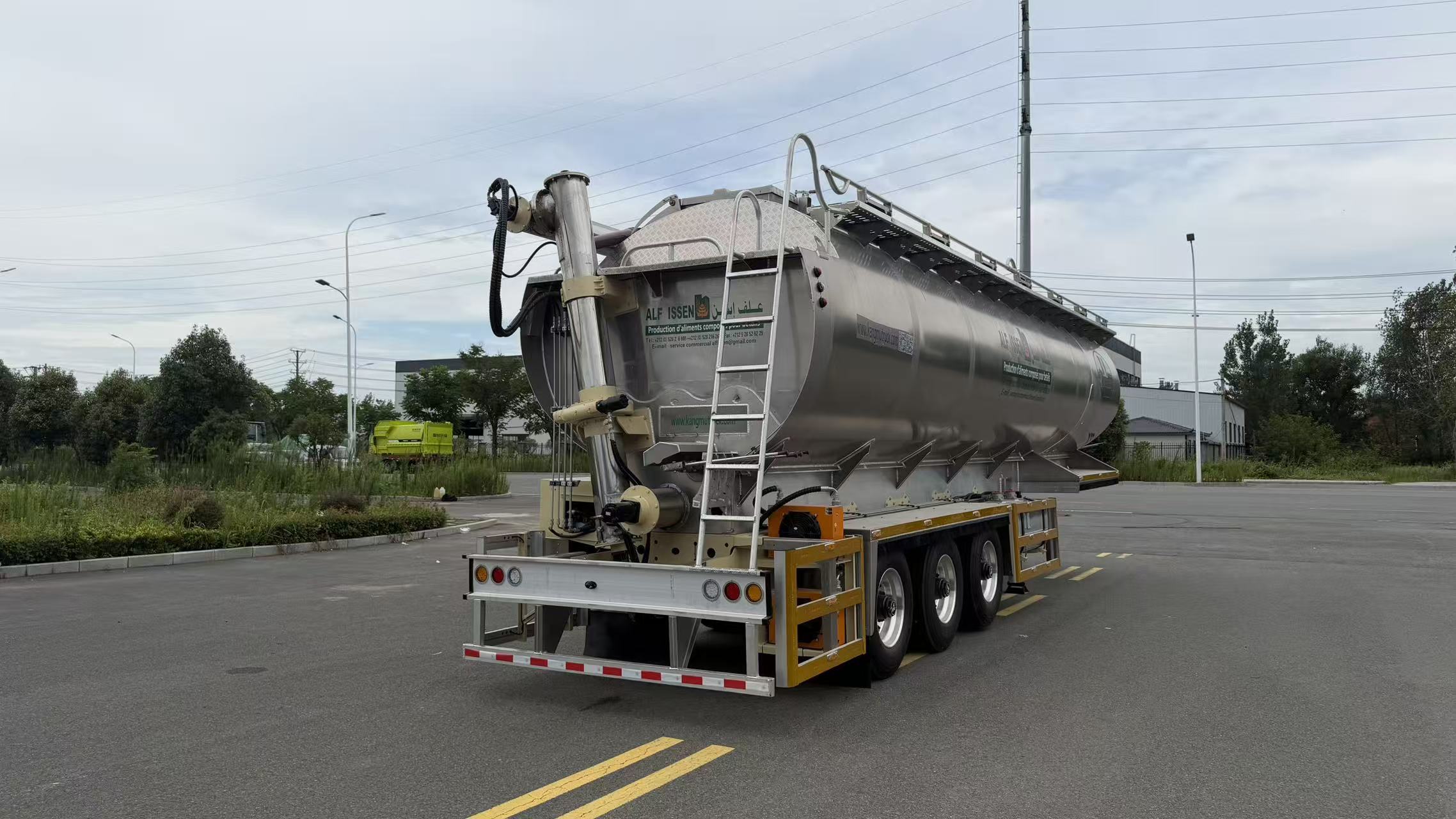 48m&sup3; 7-compartment Aluminum Alloy Bulk Feed Trailer