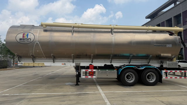 49 M&sup3;Aluminum Bulk Feed Semi-Trailer