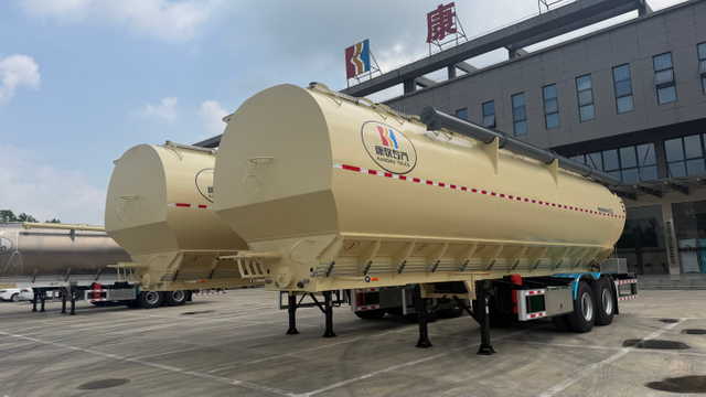 28-ton 8-Compartment Carbon Steel Feed Semi-Trailer