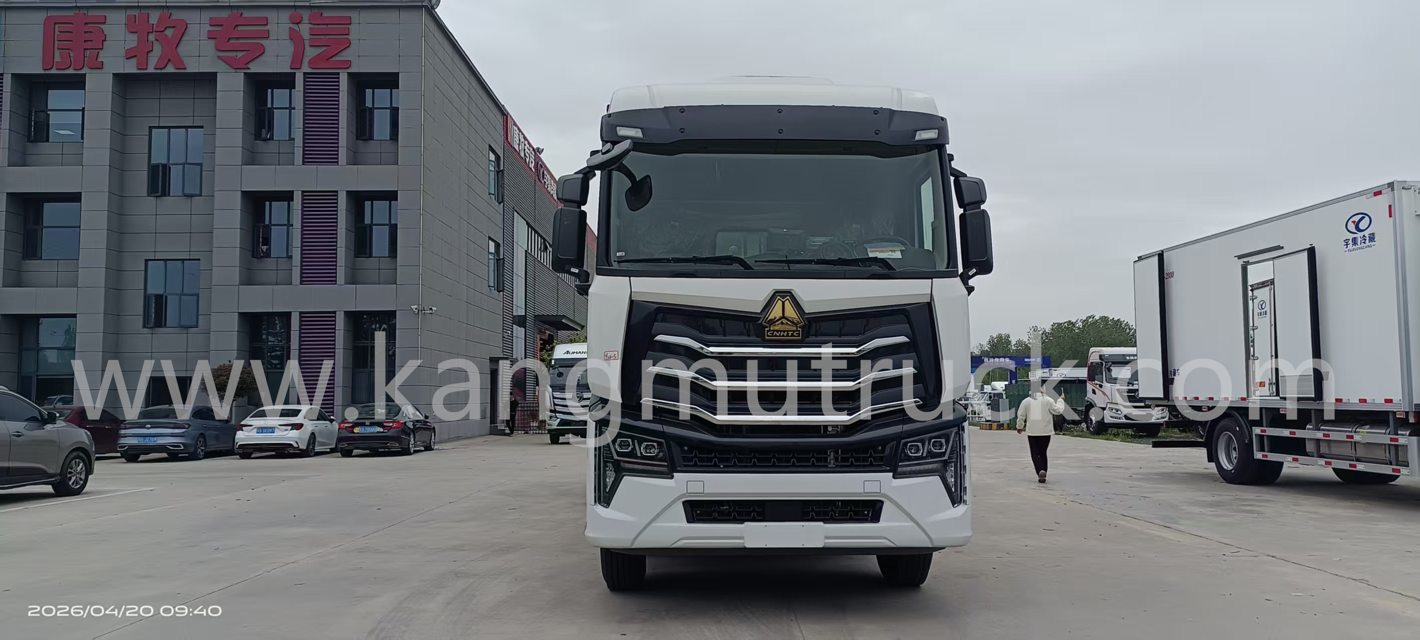 SINOTRUK 8X4 LIVESTOCK TRANSPORT TRUCK
