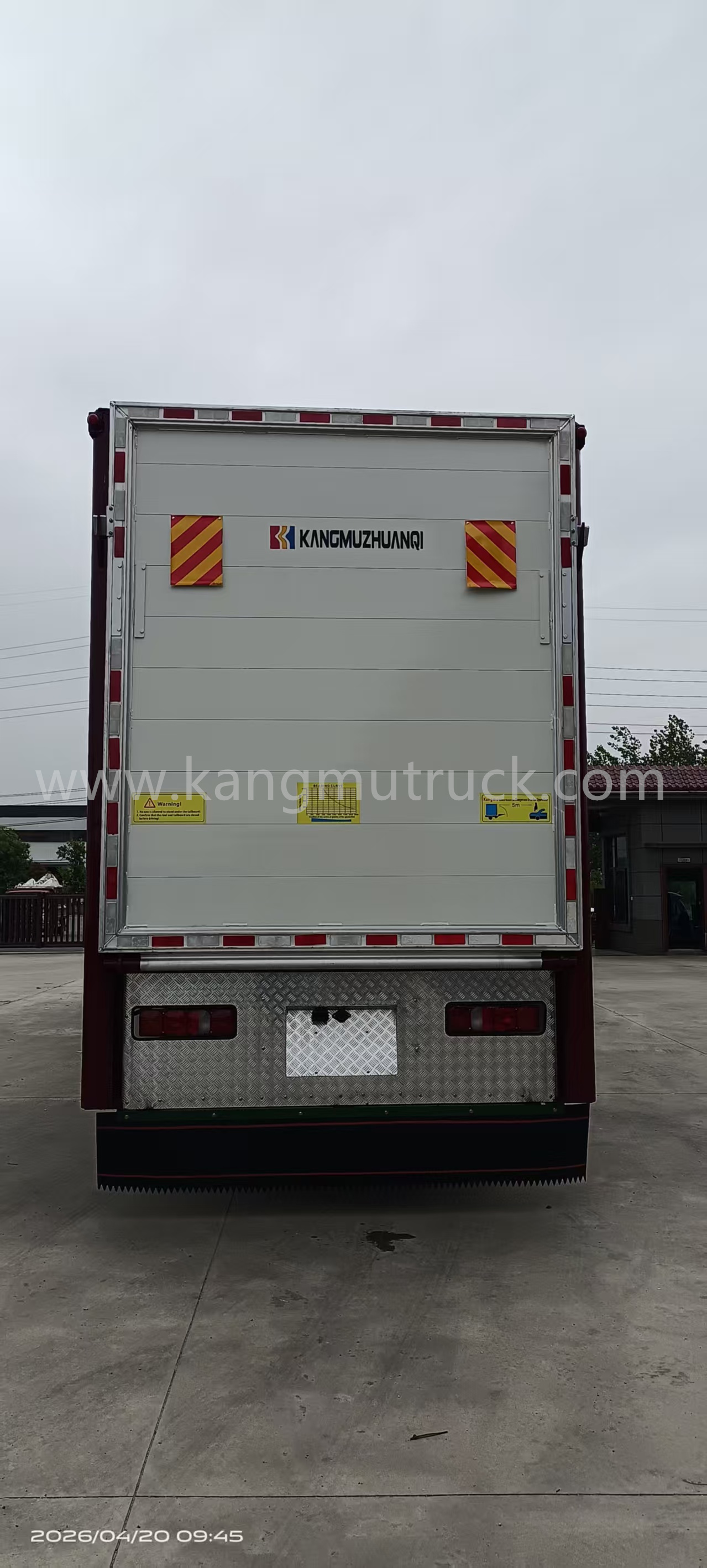 SINOTRUK 8X4 LIVESTOCK TRANSPORT TRUCK